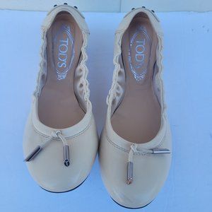 Tod's Cream Leather Flats